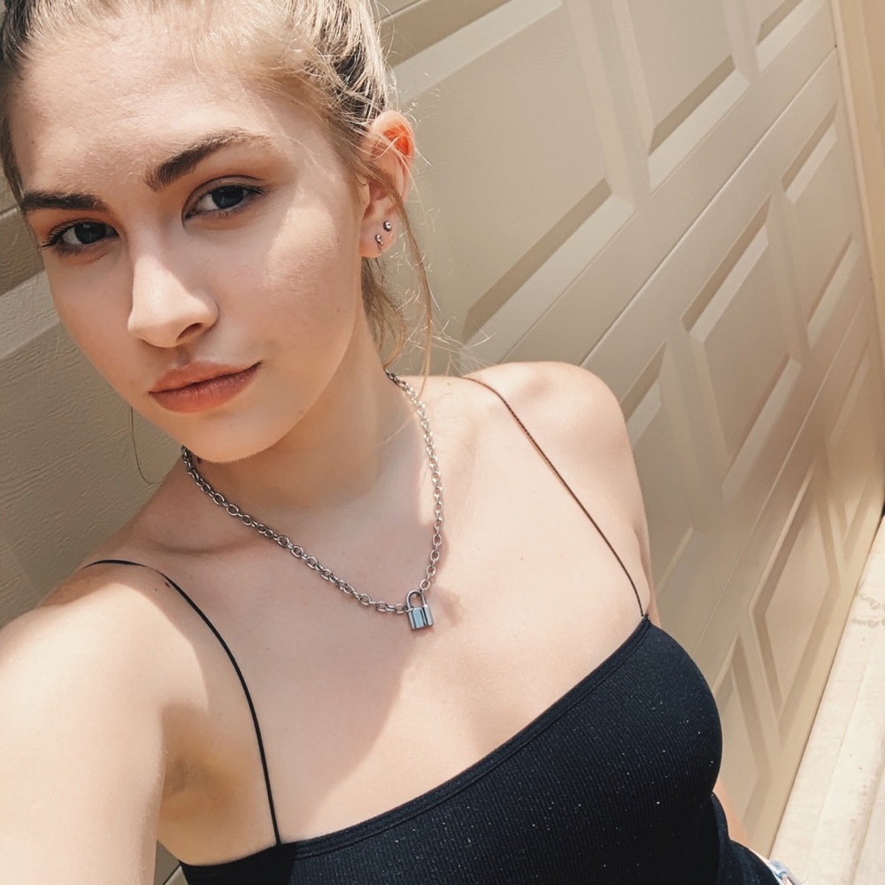 Meet your Posher, Lizzie